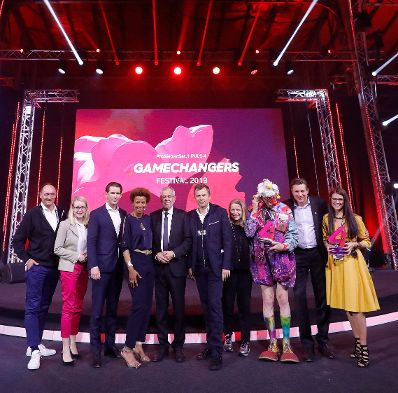Am 11. April 2019 nahm Bundeskanzler Sebastian Kurz (3.v.l.) beim 4Gamechangers Festival teil.