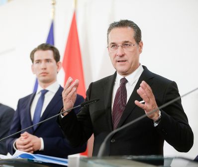 Bundeskanzler Sebastian Kurz (l.), Vizekanzler Heinz-Christian Strache (r.) beim Pressefoyer nach dem Ministerrat am 24. April 2019.