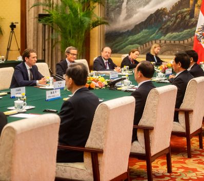 Am 26. April 2019 fand die Arbeitsreise von Bundeskanzler Sebastian Kurz in China statt. Im Bild zu Gast bei LI Zhanshu, Präsident des Nationalen Volkskongresses