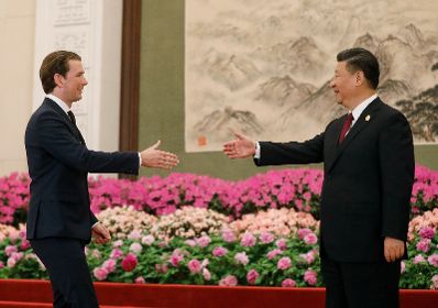 Am 26. April 2019 fand die Arbeitsreise von Bundeskanzler Sebastian Kurz (l.) in China statt. Im Bild mit dem chinesischen Präsident Xi Jinping (r.) beim Belt and Road Forum.
