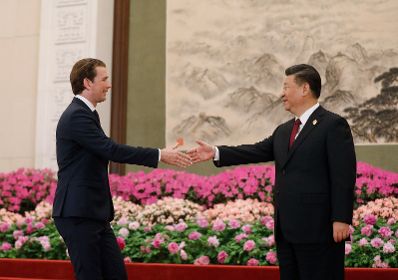 Am 26. April 2019 fand die Arbeitsreise von Bundeskanzler Sebastian Kurz (l.) in China statt. Im Bild mit dem chinesischen Präsident Xi Jinping (r.) beim Belt and Road Forum.