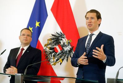 Am 16. Mai 2019 fand eine Pressekonferenz zum Thema Mindestpension statt. Im Bild (v.l.n.r.) ÖVP-Sozialsprecher August Wöginger und Bundeskanzler Sebastian Kurz.
