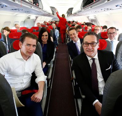 Am 6. Juni 2018 reiste Bundeskanzler Sebastian Kurz (v.l.) nach Brüssel. Im Bild mit Vizekanzler Heinz-Christian Strache (v.r.), Bundesministerin Elisabeth Köstinger (h.l.) und Bundesminister Gernot Blümel (h.r.).