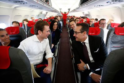 Am 6. Juni 2018 reiste Bundeskanzler Sebastian Kurz (v.l.) nach Brüssel. Im Bild mit Vizekanzler Heinz-Christian Strache (v.r.), Bundesministerin Elisabeth Köstinger (h.l.) und Bundesminister Gernot Blümel (h.r.).