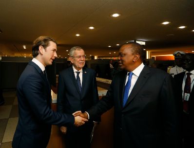 Am 24. September 2018 setzte Bundeskanzler Sebastian Kurz (l.) seine Reise anlässlich der UN-Generalversammlung nach New York fort. Im Bild mit Bundespräsident Alexander Van der Bellen (m.) und dem Präsidenten Kenyas Uhuru Kenyatta (r.).