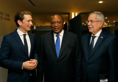 Am 24. September 2018 setzte Bundeskanzler Sebastian Kurz (l.) seine Reise anlässlich der UN-Generalversammlung nach New York fort. Im Bild mit Bundespräsident Alexander Van der Bellen (r.) und dem Präsidenten Kenyas Uhuru Kenyatta (m.).