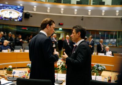 Am 18. Oktober 2018 nahm Bundeskanzler Sebastian Kurz (l.) am Euro-Gipfel in Brüssel teil. Im Bild mit dem Ministerpräsidenten Italiens Giuseppe Conte (r.).