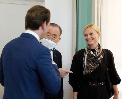 Am 8. September 2021 empfing Bundeskanzler Sebastian Kurz (l.) den südkoreanischen Diplomaten und ehemaligen Generalsekretär der Vereinten Nationen Ban Ki-moon (m.) zu einem Gespräch.