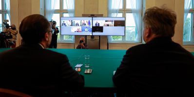 Am 14. November 2021 nahmen Bundeskanzler Alexander Schallenberg (l.) und Vizekanzler Werner Kogler (r.) an einer Videokonferenz mit den Landeshauptleuten zu Corona-Maßnahmen teil.