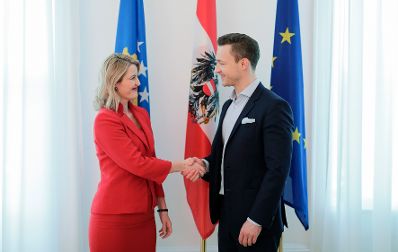 Am 29. Jänner 2019 empfing Bundesminister Gernot Blümel (r.) die Ministerin für Europäische Integration der Republik Kosovo, Dhurata Hoxha (l.) zu einem Gespräch.