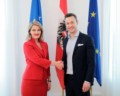 Am 29. Jänner 2019 empfing Bundesminister Gernot Blümel (r.) die Ministerin für Europäische Integration der Republik Kosovo, Dhurata Hoxha (l.) zu einem Gespräch.