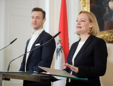 Am 9. Jänner 2019 fand eine Pressekonferenz zur Ernennung der neuen Leiterin des Bundesdenkmalamt Erika Pieler (r.) mit Bundesminister Gernot Blümel (l.) statt.