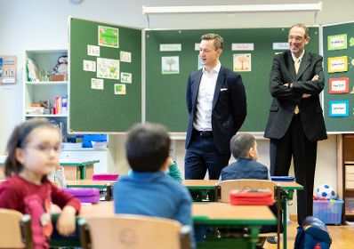 Am 15. Jänner 2019 besuchte Bundesminister Gernot Blümel (l.) gemeinsam mit Bundesminister Heinz Faßmann (r.) die Volksschule Dietmayrgasse in Wien.