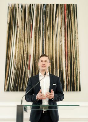 Am 28. Jänner 2019 eröffnete Bundesminister Gernot Blümel (im Bild) die Ausstellung Kunst und Technik im Bundeskanzleramt.