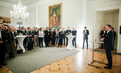 Am 28. Jänner 2019 eröffnete Bundesminister Gernot Blümel (r.) die Ausstellung Kunst und Technik im Bundeskanzleramt.