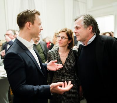 Am 28. Jänner 2019 eröffnete Bundesminister Gernot Blümel (l.) die Ausstellung Kunst und Technik im Bundeskanzleramt.