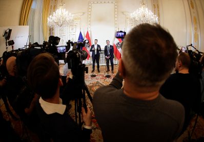 Am 26. Februar 2019 gab Bundesminister Gernot Blümel (l.) gemeinsam mit Bundesminister Norbert Hofer (r.) eine Pressekonferenz zum Thema Karfreitag.