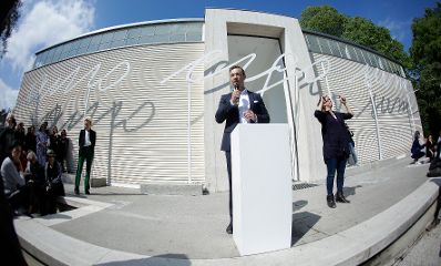 Am 09. Mai 2019 reiste Bundesminister Gernot Blümel (im Bild) anlässlich der Ausstellungseröffnung im Österreich Pavillon auf der 58. Internationalen Kunstausstellung "La Biennale di Venezia" nach Venedig.