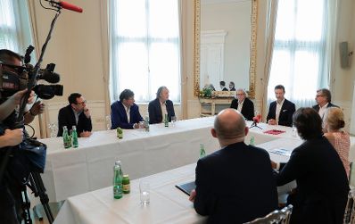 Am 4. Juni 2018 nahm Bundesminister Gernot Blümel am Treffen von Vertretern der österreichischen Film- und TV-Wirtschaft im Rahmen der Budgetzusage des Österreichischen Rundfunks teil.