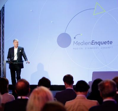 Am 7. Juni 2018 nahm Bundesminister Gernot Blümel am medienpolitischen Diskurs "MedienEnquete" teil. Im Bild der Präsident von Turner International Gerhard Zeiler.
