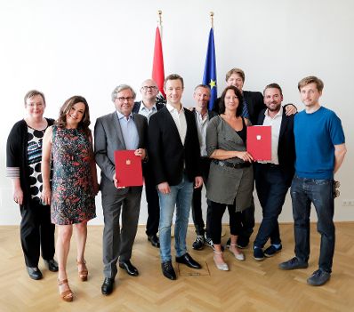 Am 12. Juni 2018 nahm Bundesminister Gernot Blümel am Treffen von Vertretern der österreichischen Musik- und Radio-Wirtschaft im Rahmen der Erhöhung der Quote österreichischer Musik im ORF teil.