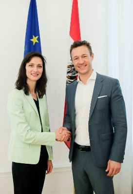 Am 13. Juni 2018 empfing Bundesminister Gernot Blümel (r.) die Kommissarin der Europäischen Union für digitale Wirtschaft und Gesellschaft, Mariya Gabriel (l.) zu einem Gespräch.