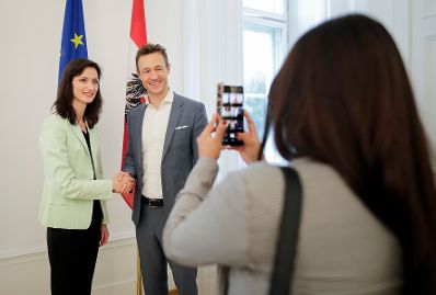 Am 13. Juni 2018 empfing Bundesminister Gernot Blümel (r.) die Kommissarin der Europäischen Union für digitale Wirtschaft und Gesellschaft, Mariya Gabriel (l.) zu einem Gespräch.