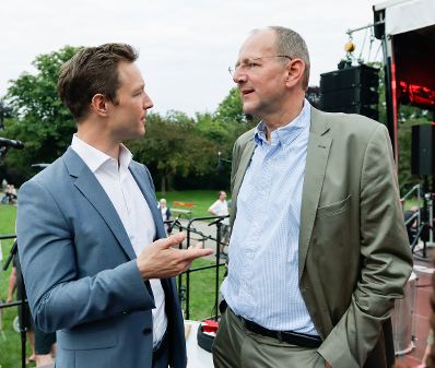 Am 17. Juni 2018 besuchte Bundesminister Gernot Blümel (l.) die Veranstaltung Wiener Konzerthaus trifft SOHO in Ottakring. Im Bild mit dem Intendanten, Matthias Naske (r.).