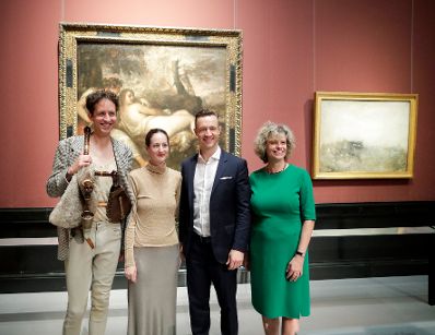 Am 25. Juni 2018 nahm Bundesminister Gernot Blümel (2.v.r.) an der Pressekonferenz zum Kulturprogramm des österreichischen EU-Ratsvorsitzes teil. Im Bild mit der Generaldirektorin des Kunsthistorischen Museums Sabine Haag (r.).