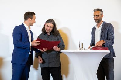 Am 12. Juli 2018 überreichte Bundesminister Gernot Blümel (l.) die Österreichischen Kunstpreise und den Hans-Hollein-Kunstpreis.