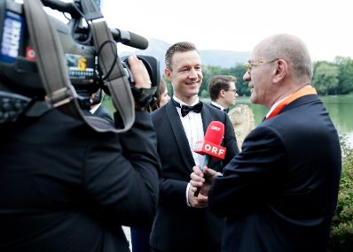 Am 26. Juli 2018 reiste Bundesminister Gernot Blümel (m.) anlässlich der Eröffnung der Salzburger Festspiele nach Salzburg. Im Bild beim Abendempfang.
