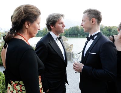 Am 26. Juli 2018 reiste Bundesminister Gernot Blümel (r.) anlässlich der Eröffnung der Salzburger Festspiele nach Salzburg. Im Bild beim Abendempfang.