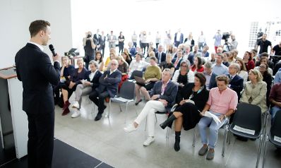 Am 5. September 2018 gab Bundesminister Gernot Blümel (l.) anlässlich der fertiggestellten Sanierungsarbeiten der Secession eine Pressekonferenz.