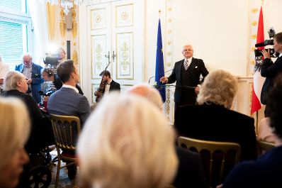 Am 10. September 2018 überreichte Bundesminister Gernot Blümel das Große Ehrenzeichen für Verdienste um die Republik Österreich an Karl Spiehs.