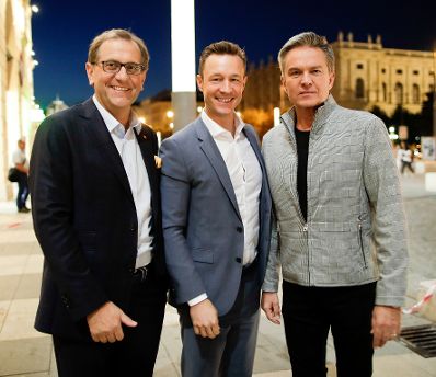 Am 10. September 2018 eröffnete Bundesminister Gernot Blümel (m.) die "MQ Vienna Fashion Week" im MuseumsQuartier. Im Bild mit dem Direktor des MuseumsQuartiers Christian Strasser (l.) und Alfons Haider (r.).