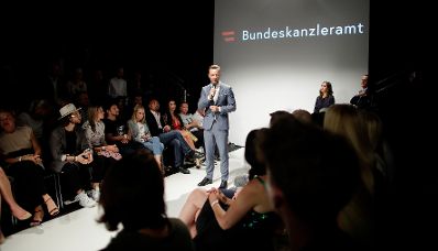 Am 10. September 2018 eröffnete Bundesminister Gernot Blümel (im Bild) die "MQ Vienna Fashion Week" im MuseumsQuartier.