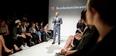 Am 10. September 2018 eröffnete Bundesminister Gernot Blümel (im Bild) die "MQ Vienna Fashion Week" im MuseumsQuartier.