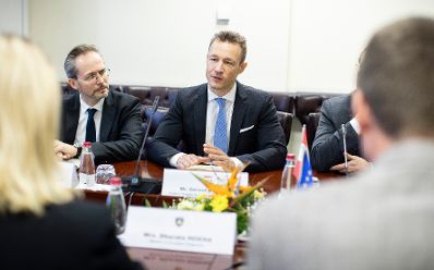 Am 27. September 2018 reiste Bundesminister Gernot Blümel (im Bild) in den Kosovo. Im Bild beim Treffen mit der EU-Ministerin Dhurata Hoxha.