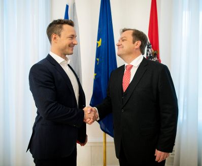Am 1. Oktober 2018 empfing Bundesminister Gernot Blümel (l.) den slowenischen Kulturministers Dejan Prešiček (r.) zu einem Gespräch.