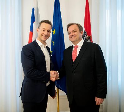 Am 1. Oktober 2018 empfing Bundesminister Gernot Blümel (l.) den slowenischen Kulturministers Dejan Prešiček (r.) zu einem Gespräch.