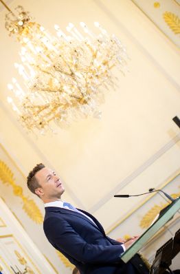 Am 1. Oktober 2018 verlieh Bundesminister Gernot Blümel (im Bild) den Großen Österreichischen Staatspreis 2018 an den Schriftsteller Florjan Lipus.