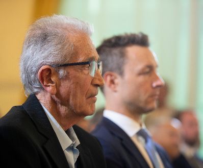 Am 1. Oktober 2018 verlieh Bundesminister Gernot Blümel (r.) den Großen Österreichischen Staatspreis 2018 an den Schriftsteller Florjan Lipus (l.).