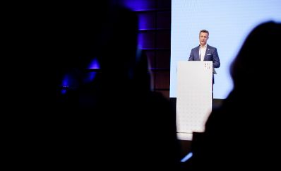Am 8. Oktober 2018 nahm Bundesminister Gernot Blümel (im Bild) anlässlich des Österreichischen Vorsitzes im Rat der Europäischen Union an der Veranstaltung "Challenging (the) Content – Content made in Europe in the digital economy" teil.