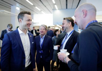 Am 8. Oktober 2018 nahm Bundesminister Gernot Blümel (l.) anlässlich des Österreichischen Vorsitzes im Rat der Europäischen Union an der Veranstaltung "Challenging (the) Content – Content made in Europe in the digital economy" teil.