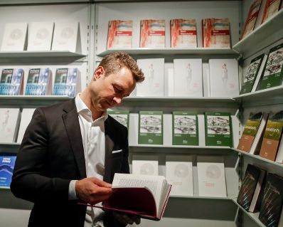 Am 10. Oktober 2018 reiste Bundesminister Gernot Blümel (im Bild) anlässlich der Eröffnung des österreichischen Gemeinschaftsstands auf der 70. Frankfurter Buchmesse nach Frankfurt.