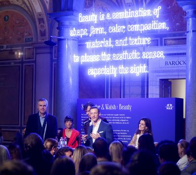 Am 23. Oktober 2018 nahm Bundesminister Gernot Blümel an der Ausstellungseröffnung "SAGMEISTER & WALSH: Beauty" im Museum für angewandte Kunst teil.