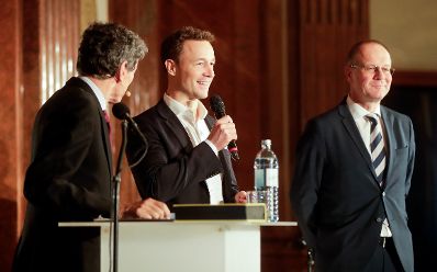 Am 6. November 2018 überreichte Bundesminister Gernot Blümel (m.) gemeinsam mit EU-Kommissar Tibor Navracsics (r.) die Europäischen Literaturpreise 2018. Im Bild Moderator Michael Freund (l.).