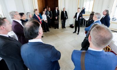 Am 13. November 2018 empfing Bundesminister Gernot Blümel eine Delegation der UNESCO (Organisation der Vereinten Nationen für Erziehung, Wissenschaft und Kultur) und ICOMOS (Internationaler Rat für Denkmalpflege) im Oberen Belvedere.