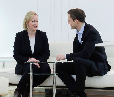 Am 28. November 2018 empfing Bundesminister Gernot Blümel (r.) Erika Pieler (l.) anlässlich ihrer Übernahme der Leitung des Bundesdenkmalamtes.