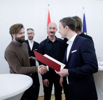 Am 29. November 2018 nahm Bundesminister Gernot Blümel (r.) an der Verleihung der "outstanding artist awards" im Bundeskanzleramt teil.